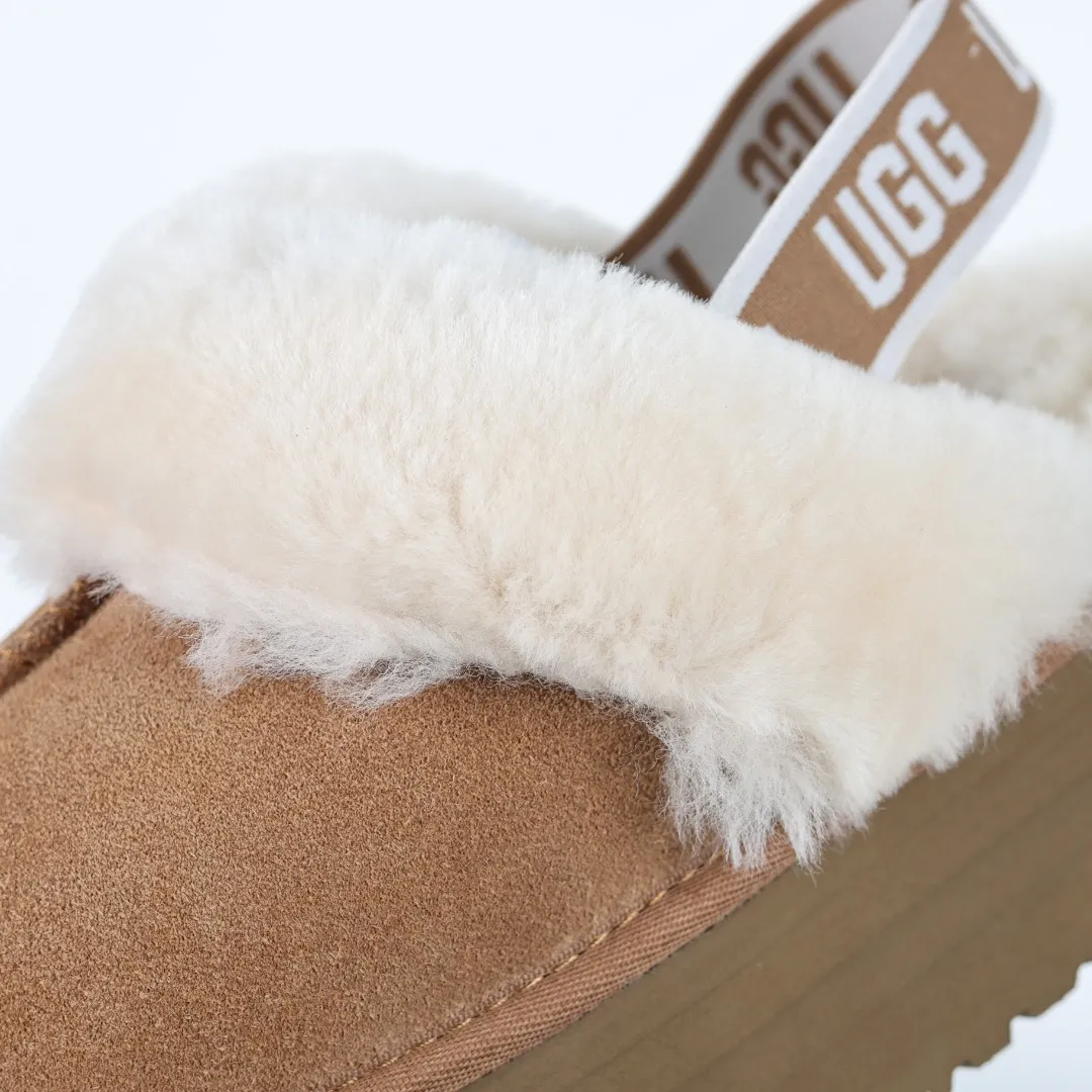 Pick up locally 💰600 Core recommended good price It is a very suitable choice for home use. In recent years, uug has launched a series of styles, which are partially geared towards the preferences of young consumers and have also moved to the forefront of fashion trends. Shoe body material: water-repellent coated suede upper, 17 mm UGGPURE™ implantable wool insole, lightweight non-slip and comfortable rubber outsole, with brand LOGO and trademark, with full packaging Size: 35 36 37 38 39 40